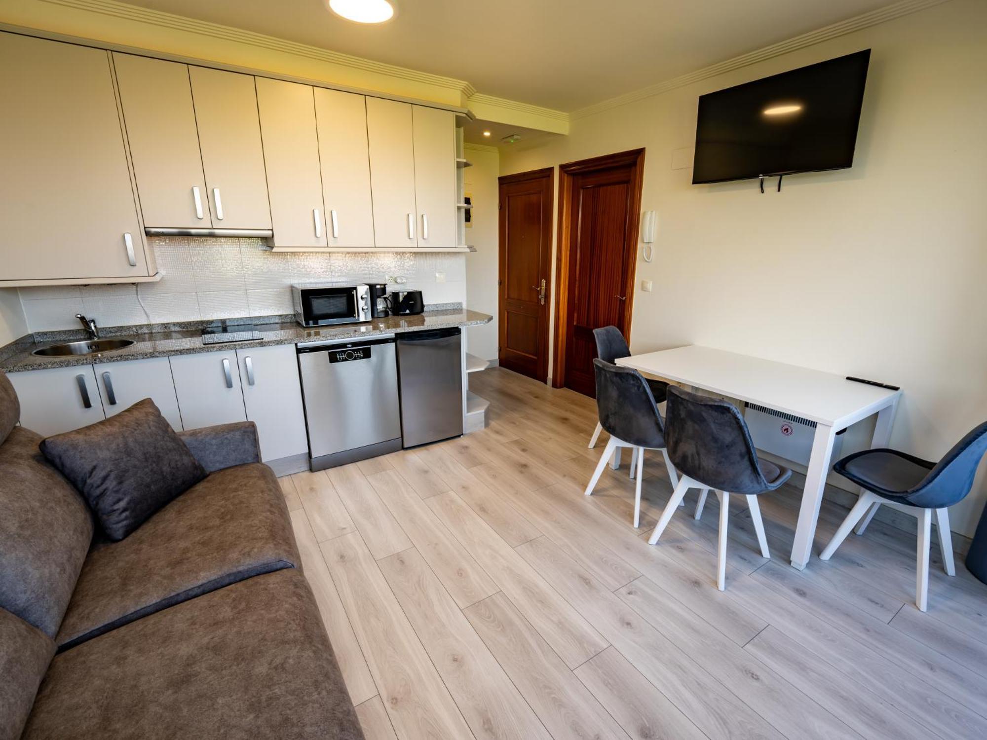 Apartamentos Turisticos Palacio De Meras Tineo Buitenkant foto